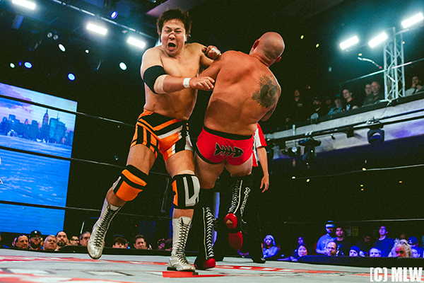 小島聡がラリアットでボビー・フィッシュに激勝し、『Opera Cup
