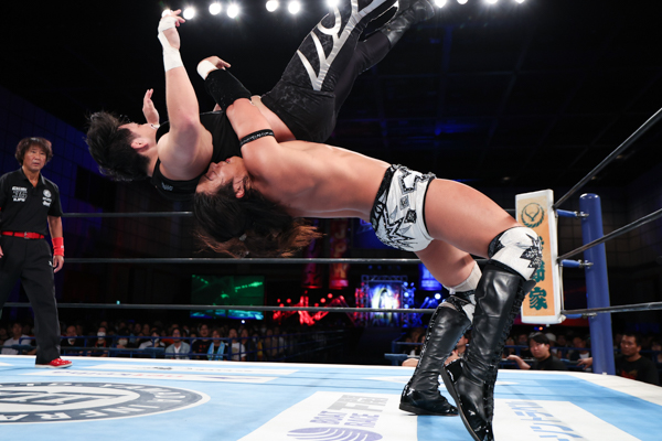 新日本プロレス ミニリング　値下げしました 新日本プロレスリング株式会社 on X: 