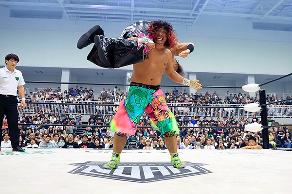 専用　ラスト最終値下げ 　ジュウロクホウイ LIJ BUSHI限定　高橋ヒロム 菊池悠斗を撃破した高橋ヒロムが、9月8日（月）NOAH 後楽園
