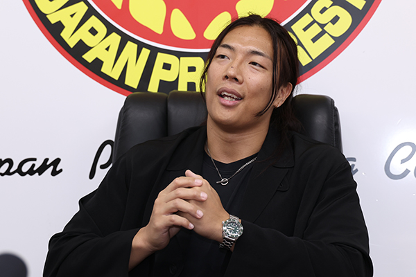 Konosuke Takeshita greets media as G1 winner 【G135】 | NEW