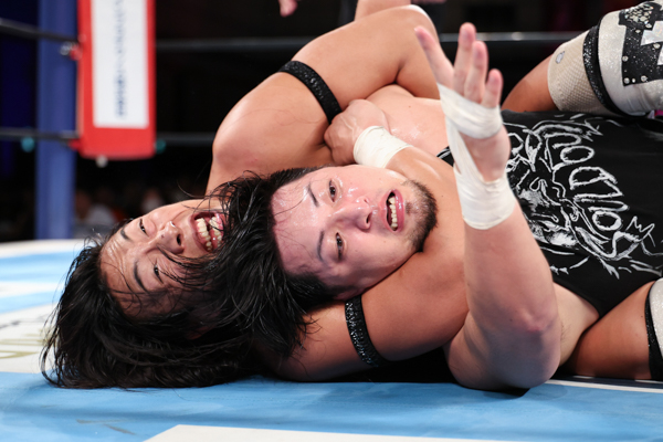 新日本プロレス  ８点セット 大きいサイズ】“MIDミッド” に話題の新日グッズが登場ラボッ