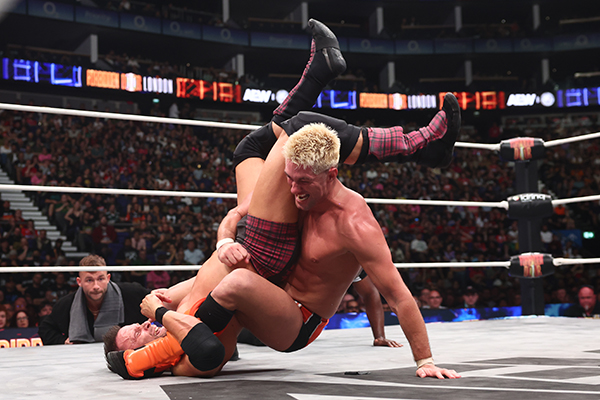 棚橋がオスプレイ、ケニー、飯伏、ダービーと共闘、デスライダーズ