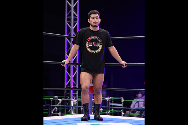 激レア！新日本プロレス所属レスラー支給本隊ジャージ　旧デザイン 8.7後楽園大会から発売！「無所属Tシャツ(2)」が新着！【G135