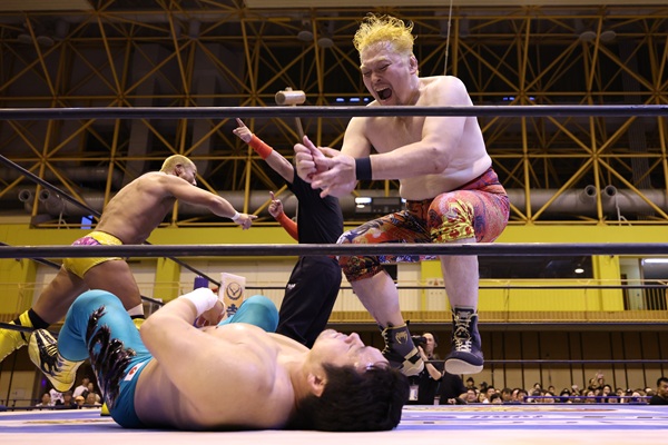 Tanahashi comes out on top of a reunited GBH in Noboribetsu | NEW