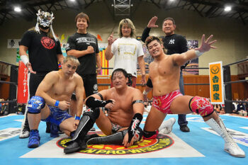 NEW JAPAN PRO-WRESTLING COMPLETE COLLEC… NEW JAPAN PRO-WRESTLING