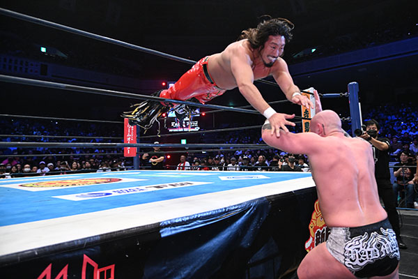 Tsuji bests a humbled Kidd to Win IWGP Global Championship | NEW