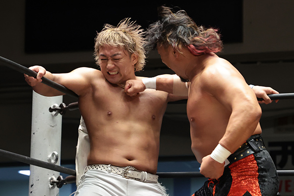 鷹木＆拳剛vs 海野＆岩本が“龍魂”あふれる大熱戦を展開！試合は拳剛が