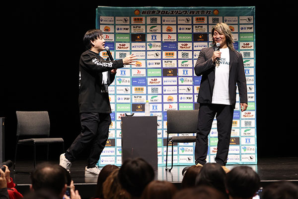 棚橋とのラストトークショーに阿部リングアナが涙……。初代くまモン