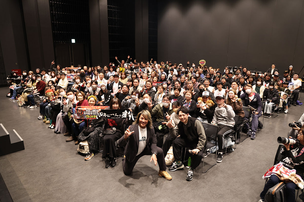 棚橋とのラストトークショーに阿部リングアナが涙……。初代くまモン