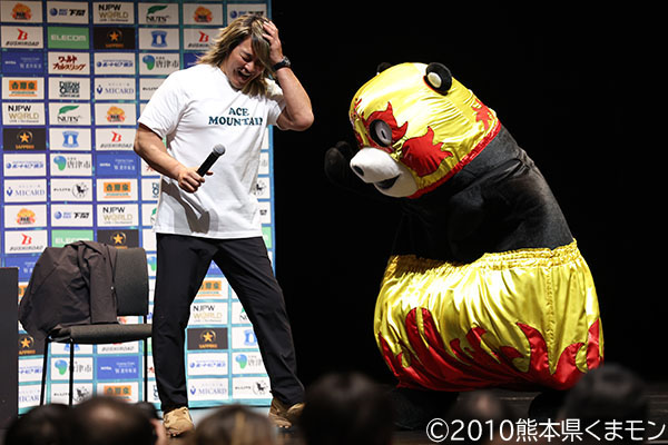 棚橋とのラストトークショーに阿部リングアナが涙……。初代くまモン