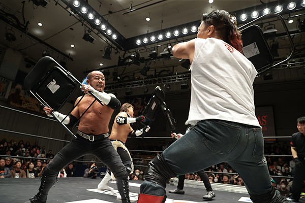 鷹木＆外道がFREEDOMS参戦！ハードコアタッグ戦で葛西＆杉浦と壮絶