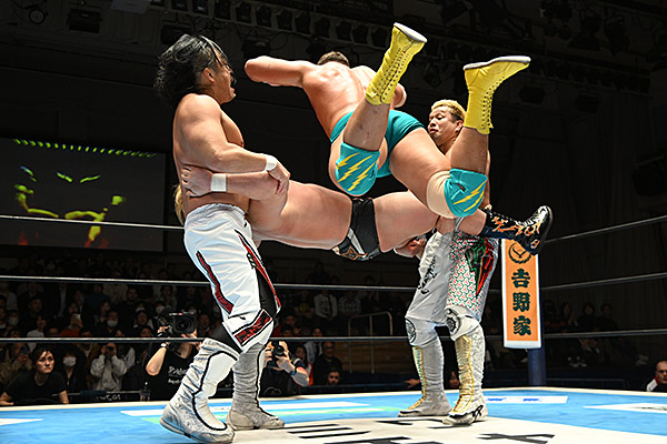 Hontai regain 6-Man Gold in Korakuen | NEW JAPAN PRO-WRESTLING