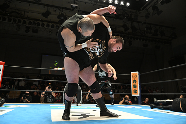 DOUKI retains in a dark, personal war at Korakuen Hall | NEW JAPAN