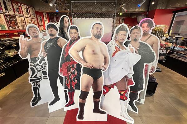 闘魂SHOP水道橋店】等身大パネルを8選手追加しました!! | 新日本