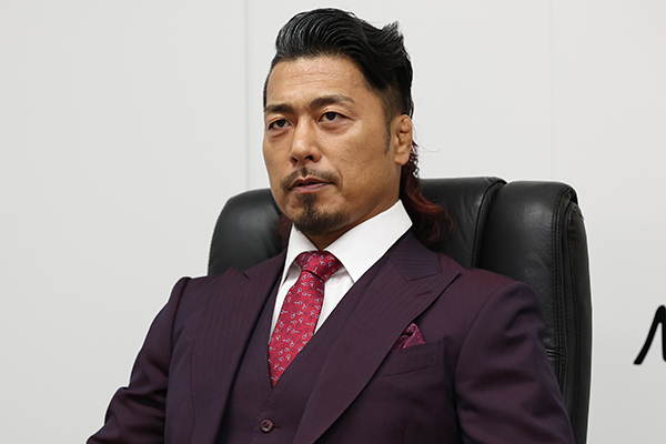 【激レア】新日本プロレス鷹木信悟 IWGP世界ヘビー級王者戴冠時直筆サイン色紙 IWGP世界ヘビー級王者・鷹木信悟インタビュー！6.7大阪城&6.14後楽園
