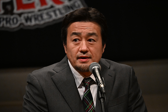 会見終了後、ワトが「改心した」藤田をケンカ腰で急襲！アキラも藤田を