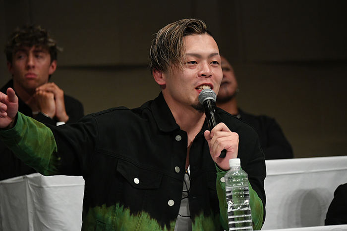 会見終了後、「改心した」藤田とワトがケンカ腰でヒートアップ！アキラ