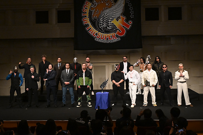 会見終了後、ワトが「改心した」藤田をケンカ腰で急襲！アキラも藤田を
