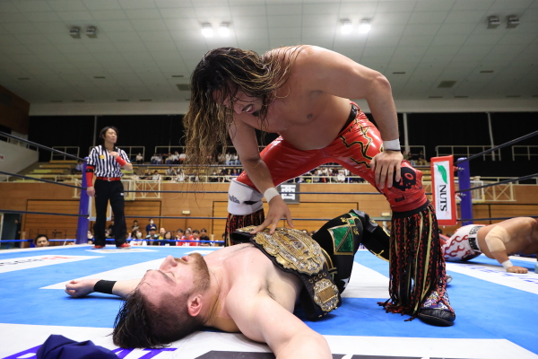 Tsuji earns shot after Karatsu victory | NEW JAPAN PRO-WRESTLING
