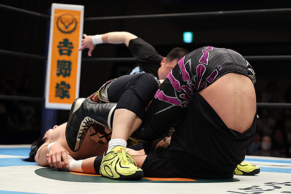 ワトがウェインとの熱闘に怒濤のたたみかけで激勝！ 6.5高崎の準決勝戦