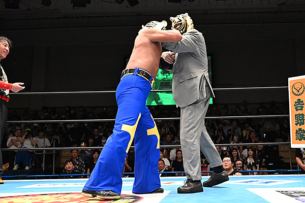 タイガーが31年の現役生活にピリオド！ 引退セレモニーに豪華ゲストが