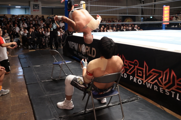 YOH様 Direct Drive keeps YOH on top in Korakuen | NEW JAPAN PRO-WRESTLING