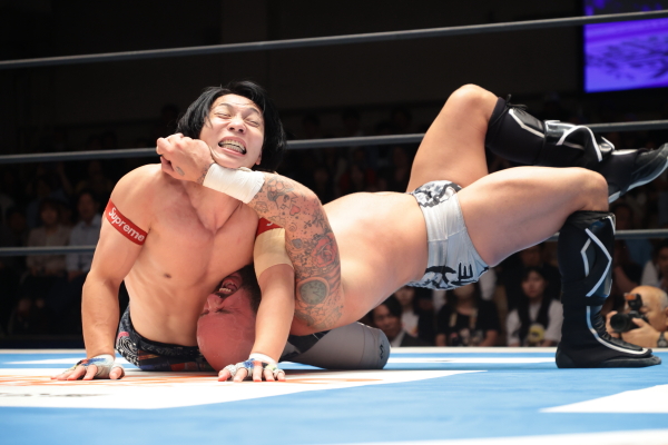 Direct Drive keeps YOH on top in Korakuen | NEW JAPAN PRO-WRESTLING