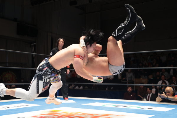 Direct Drive keeps YOH on top in Korakuen | NEW JAPAN PRO-WRESTLING