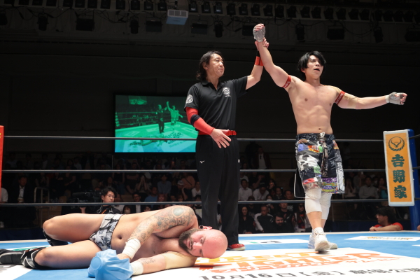 Direct Drive keeps YOH on top in Korakuen | NEW JAPAN PRO-WRESTLING