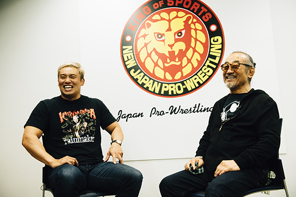 KYORITSU WRESTLING TEAM ウェア Tiger Hattori and Kazuchika Okada make it rain! (1/2) | NEW JAPAN