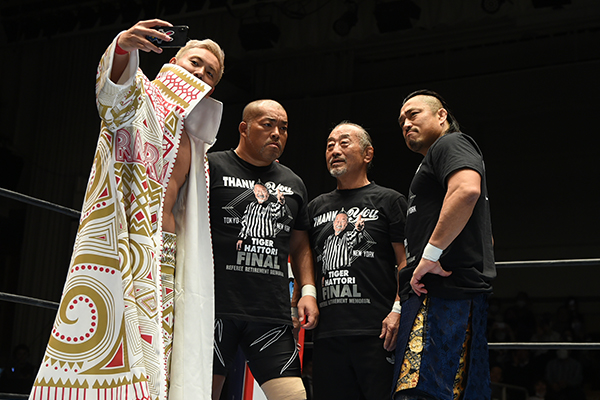 Tiger Hattori and Kazuchika Okada make it rain! (1/2) | NEW JAPAN