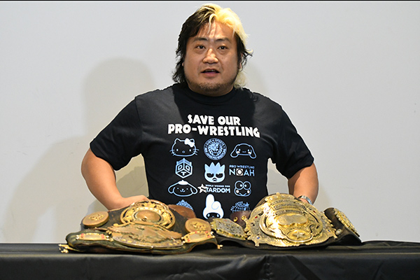 T-shirt Jaune Hello Kitty X Japan Pro Wrestling - Taille L - Manches Courtes - Occasion Collector
