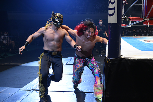 スポーツ選手 TIME BOMB Time Bomb Soars to Glory With Historic BOSJ Win | NEW JAPAN PRO