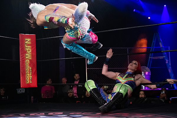 New York Icon: Mayu Iwatani Retains in NYC 【NJoA】 | NEW JAPAN