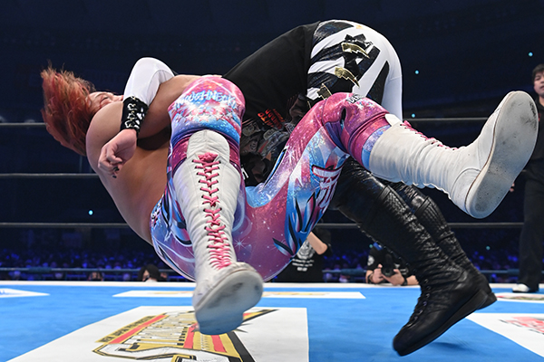 Keiji Muto battles in the blue for the final time as Umino