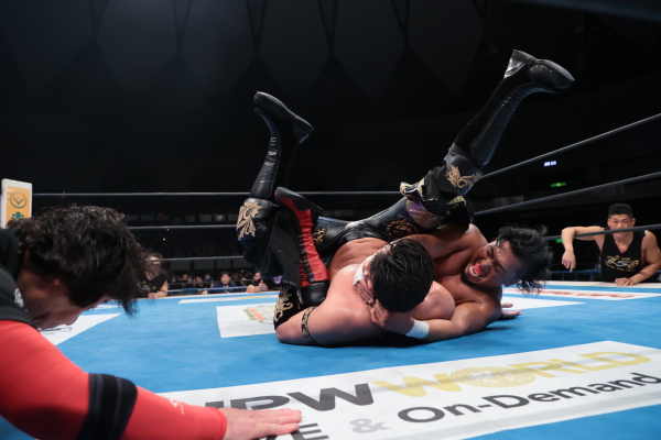 Taichi Trumps Takagi Triad | NEW JAPAN PRO-WRESTLING