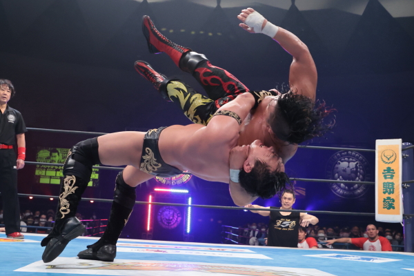 Taichi Trumps Takagi Triad | NEW JAPAN PRO-WRESTLING