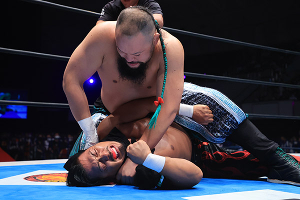 Shingo Takagi defeats a game Great-O-Khan in Kobe | NEW JAPAN PRO