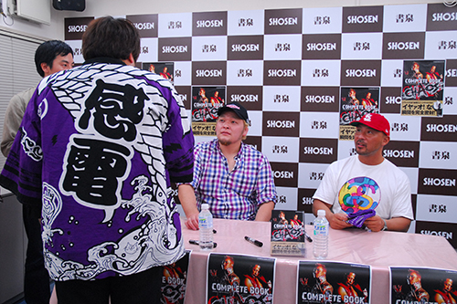 矢野＆邪道が撮影＆サイン会!! 「CHAOS COMPLETE BOOK」発売記念第2弾