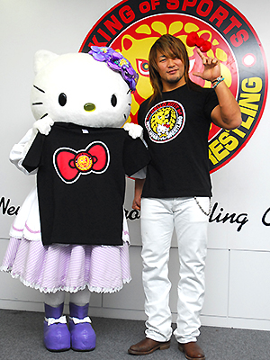 ハローキティと新日本プロレスのコラボTシャツ2種類が発売開始