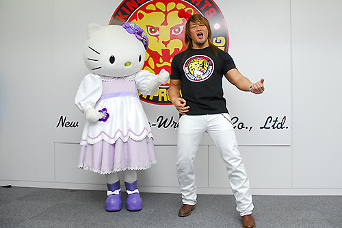 ハローキティと新日本プロレスのコラボTシャツ2種類が発売開始