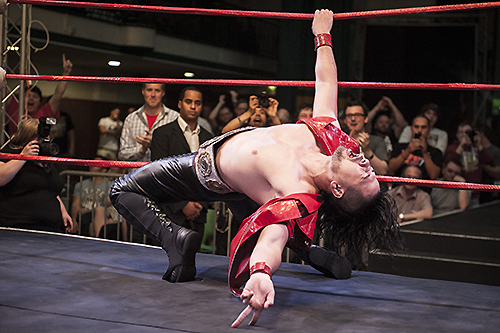 中邑真輔がイギリス初上陸で、ザックと好勝負展開! ファレもシングルで