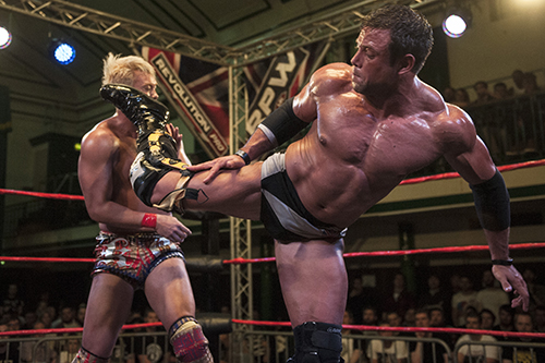 オカダ・カズチカがイギリス・RPWに海外遠征! レインメーカーで“2連勝