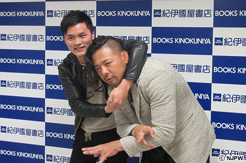 全国書店で絶賛発売中!!】紀伊国屋書店新宿本店の「中邑真輔自伝（下巻