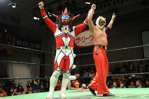 超危暴軍の無法ファイトにライガー＆タイガー激怒!! GHCジュニアタッグ