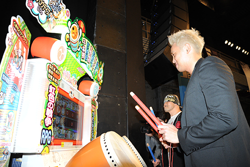 ゲームセンターにカネの雨が降る! 「RAINMAKER」が収録された『太鼓の