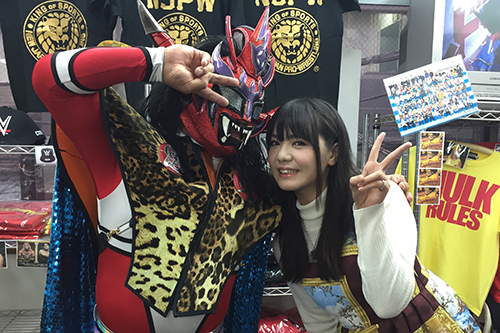 水道橋・闘魂SHOPにて、獣神サンダー・ライガーがフルコスチュームで