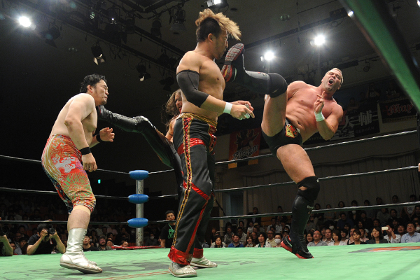 最後は「ヤノ!マル!フジ!」丸藤&矢野がKESに大逆転勝利で 最後は「ヤノ!マル!フジ!」丸藤&矢野がKESに大逆転勝利で