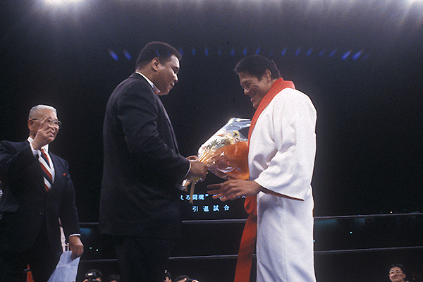 元ヘビー級世界チャンピオン　モハメドアリ 20世紀最高のスポーツ選手モハメド・アリをよみがえらせる鳥肌