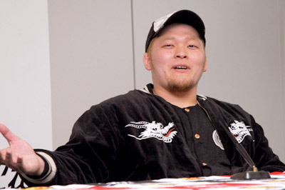 ベルト泥棒”矢野、調印書にも王者としてサイン！ 棚橋の怒りは爆発寸前